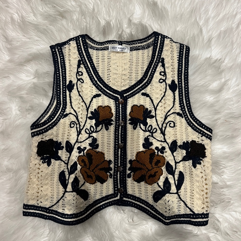 Embroidered Knit Vest with Floral Design